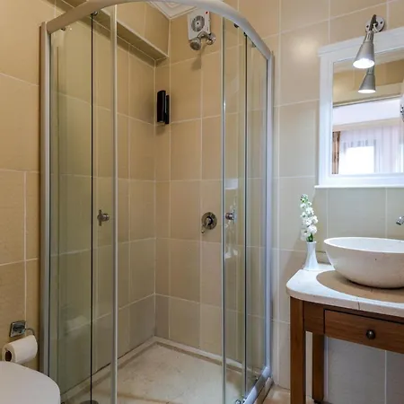 Agora מלון